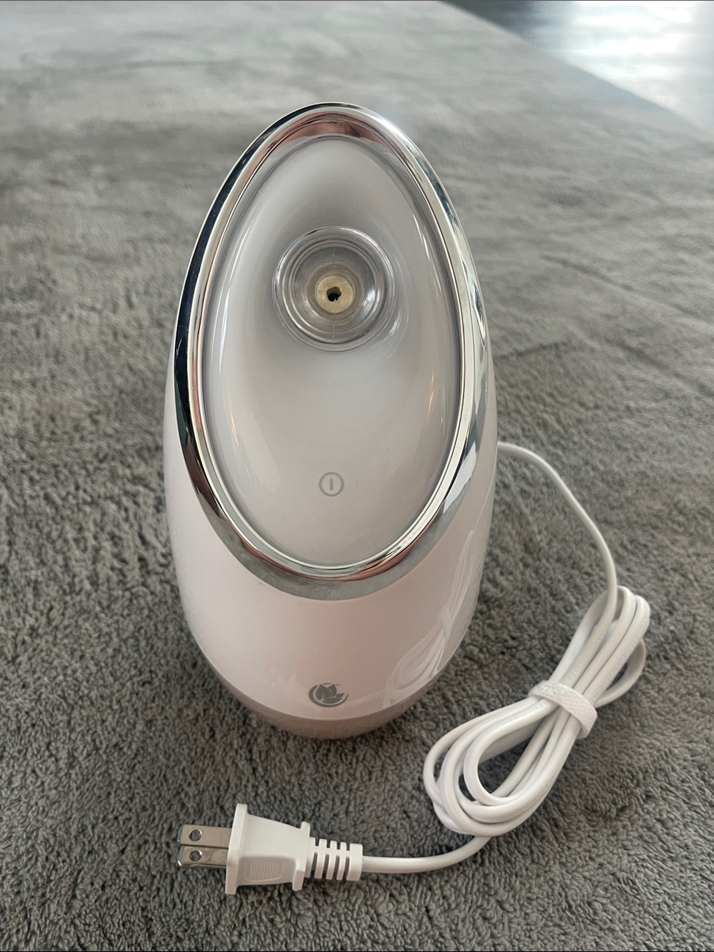Facial Steamer in Soft White with Chrome Trim